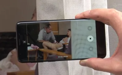Vợ sắp cưới của con trai gian díu với bố người chồng bị gã quản lý khu phố phát hiện